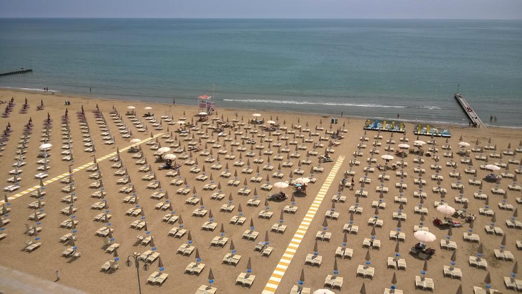 Hotel Mondial Lido di Jesolo Exterior photo