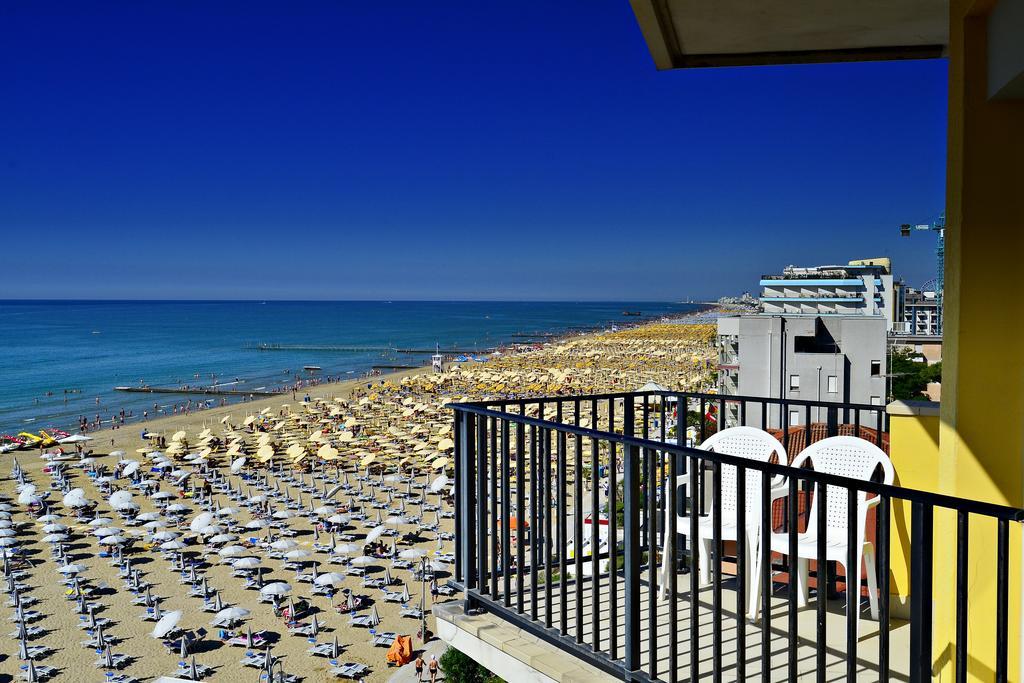 Hotel Mondial Lido di Jesolo Exterior photo