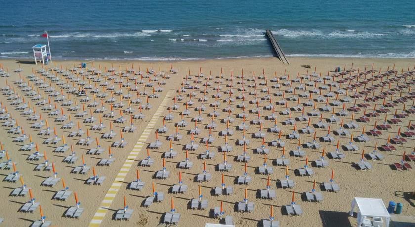 Hotel Mondial Lido di Jesolo Exterior photo