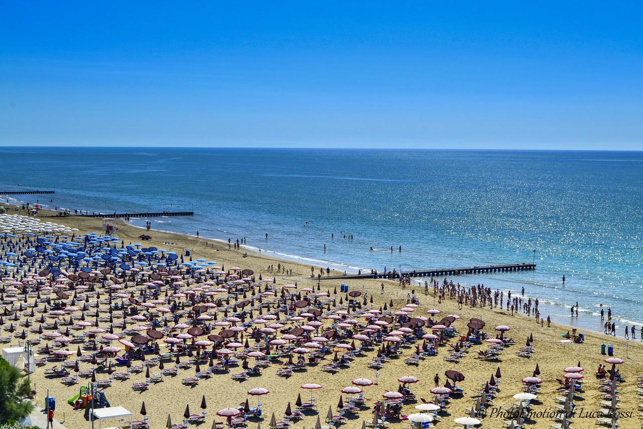 Hotel Mondial Lido di Jesolo Exterior photo