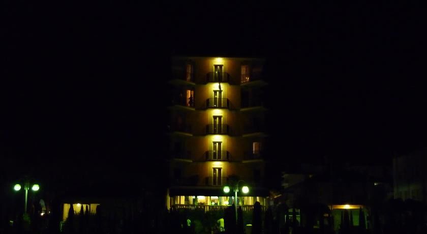 Hotel Mondial Lido di Jesolo Exterior photo