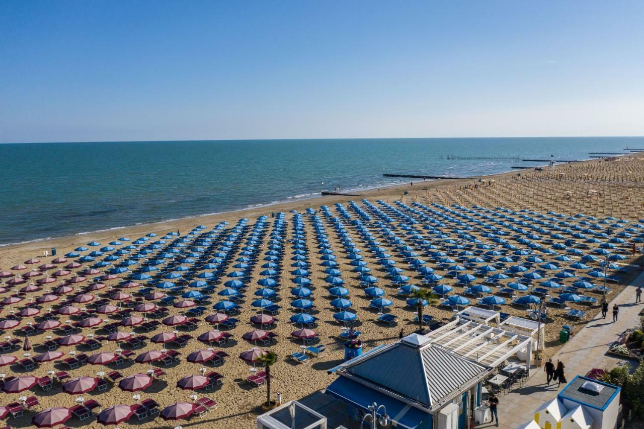 Hotel Mondial Lido di Jesolo Exterior photo